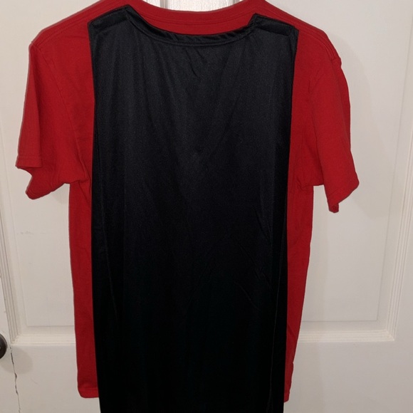 NWOT sz med Robin Halloween top with cape 18” PTP &?length 27” red yellow green - Picture 2 of 9